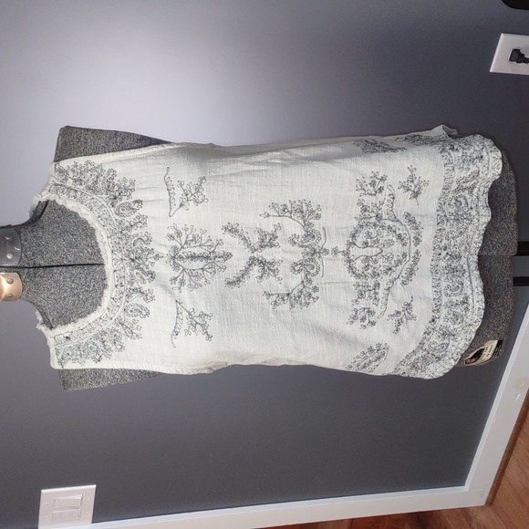 🤩Host Pick🤩 Lucky brand embroidered top - Picture 5 of 8